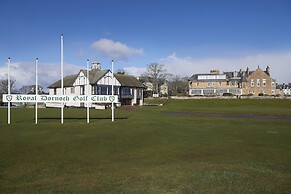 Royal Golf Hotel