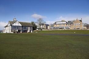 Royal Golf Hotel