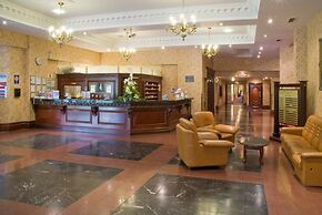 Royal Court Hotel