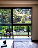 Riverhouse Lodge