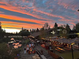 Riverhouse Lodge