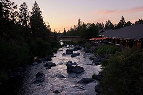 Riverhouse Lodge