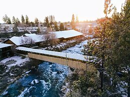 Riverhouse Lodge