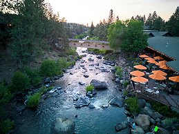 Riverhouse Lodge