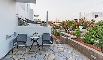 Adonis Hotel & Apartments
