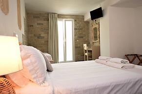 Adonis Hotel & Apartments