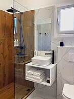 Adonis Hotel & Apartments