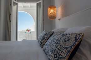 Adonis Hotel & Apartments