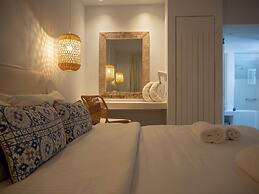 Adonis Hotel & Apartments