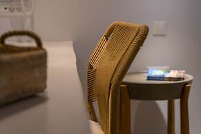 Adonis Hotel & Apartments