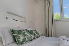Adonis Hotel & Apartments