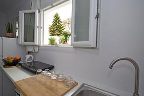 Adonis Hotel & Apartments