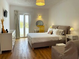 Adonis Hotel & Apartments