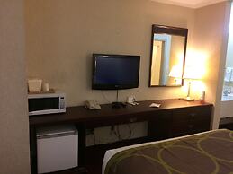 Super 8 by Wyndham Lethbridge