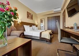 Park Tower Hotel