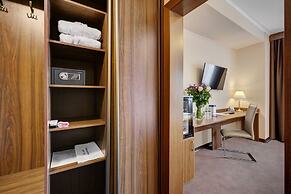 Park Tower Hotel
