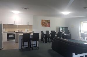 Mid City Motor Inn
