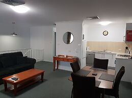 Mid City Motor Inn