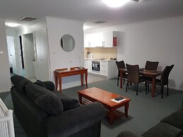 Mid City Motor Inn