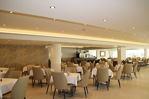 Queen's Bay Hotel