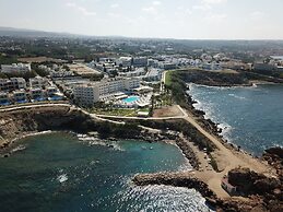 Queen's Bay Hotel