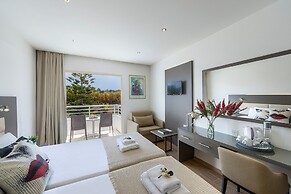 Queen's Bay Hotel