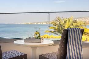 Queen's Bay Hotel