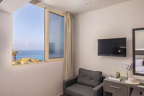 Queen's Bay Hotel