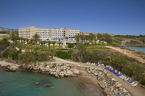 Queen's Bay Hotel