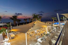 Queen's Bay Hotel