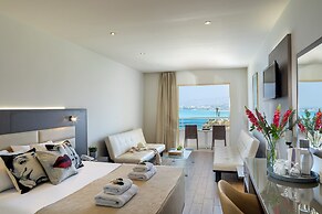 Queen's Bay Hotel