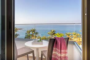 Queen's Bay Hotel