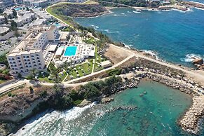 Queen's Bay Hotel