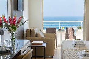 Queen's Bay Hotel