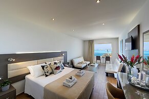 Queen's Bay Hotel