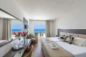 Queen's Bay Hotel