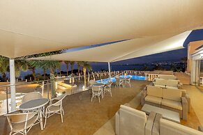 Queen's Bay Hotel
