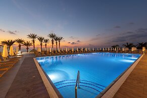 Queen's Bay Hotel
