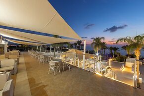 Queen's Bay Hotel