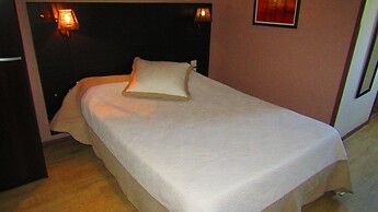 Aix Hotel
