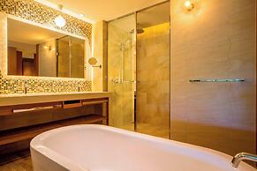 Sheraton Okinawa Sunmarina Resort