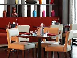 Mövenpick Grand Al Bustan Dubai