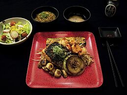 Mövenpick Grand Al Bustan Dubai