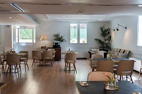 Tres Torres Atiram Hotel
