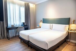 Tres Torres Atiram Hotel