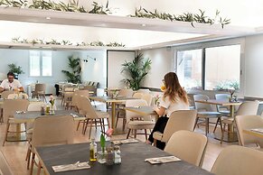 Tres Torres Atiram Hotel