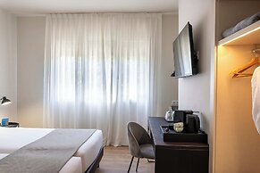 Tres Torres Atiram Hotel