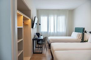 Tres Torres Atiram Hotel