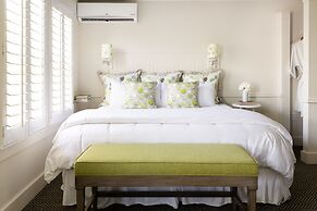 Vineyard Square Hotel & Suites