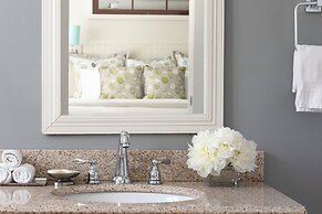 Vineyard Square Hotel & Suites